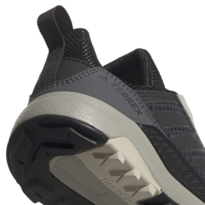 נעלי שטח לילדים עם שרוכים Adidas Terrex